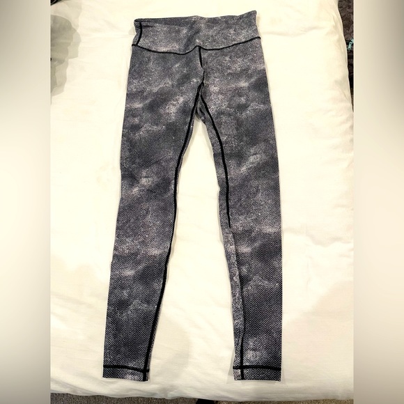 lululemon Wunder Unders Size 8 - Picture 1 of 2